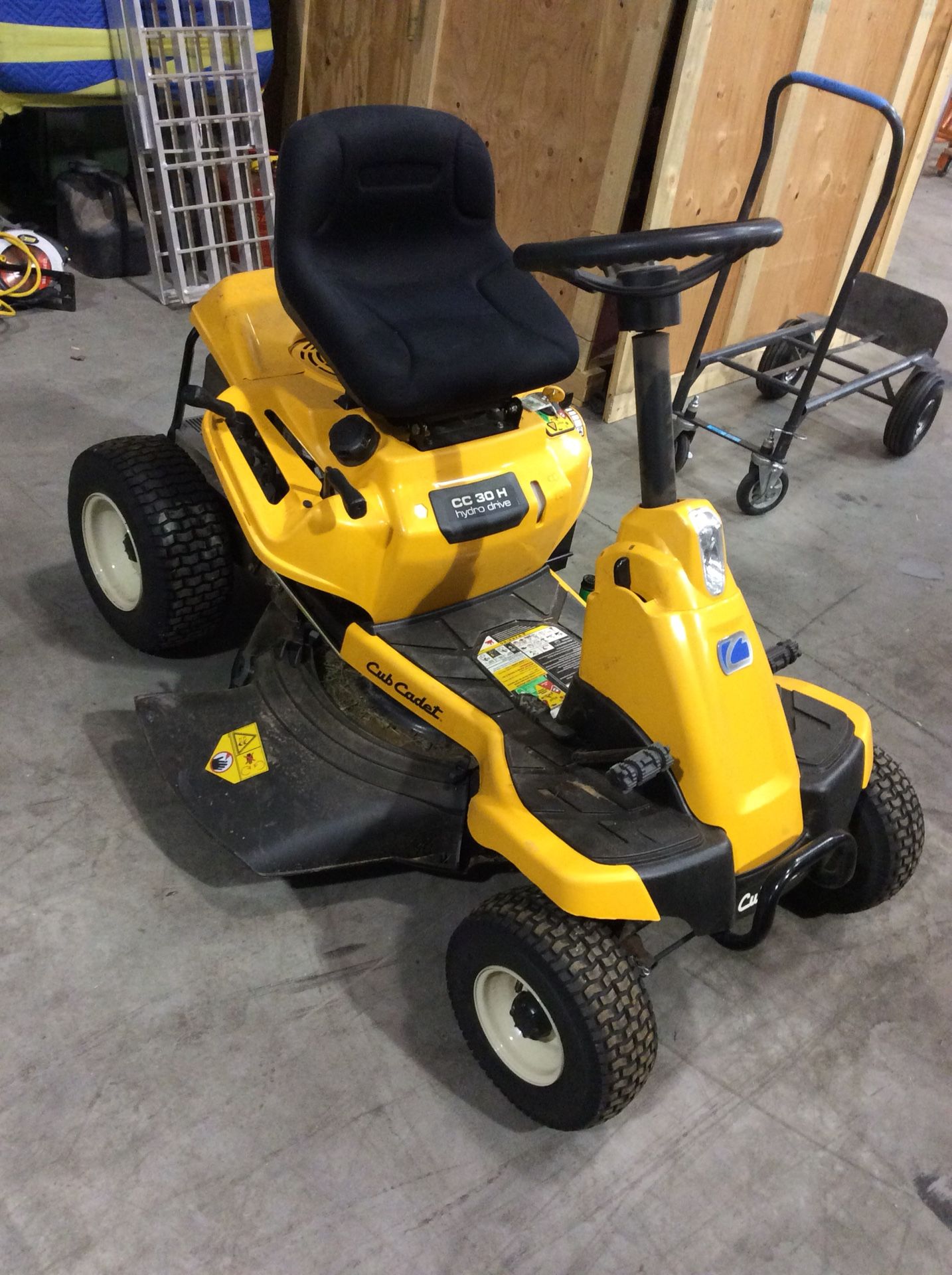 Cub cadet cc 30 H riding lawn mower