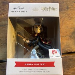 Hallmark HARRY POTTER Wizarding World CHRISTMAS ORNAMENT- Flying On Broomstick 