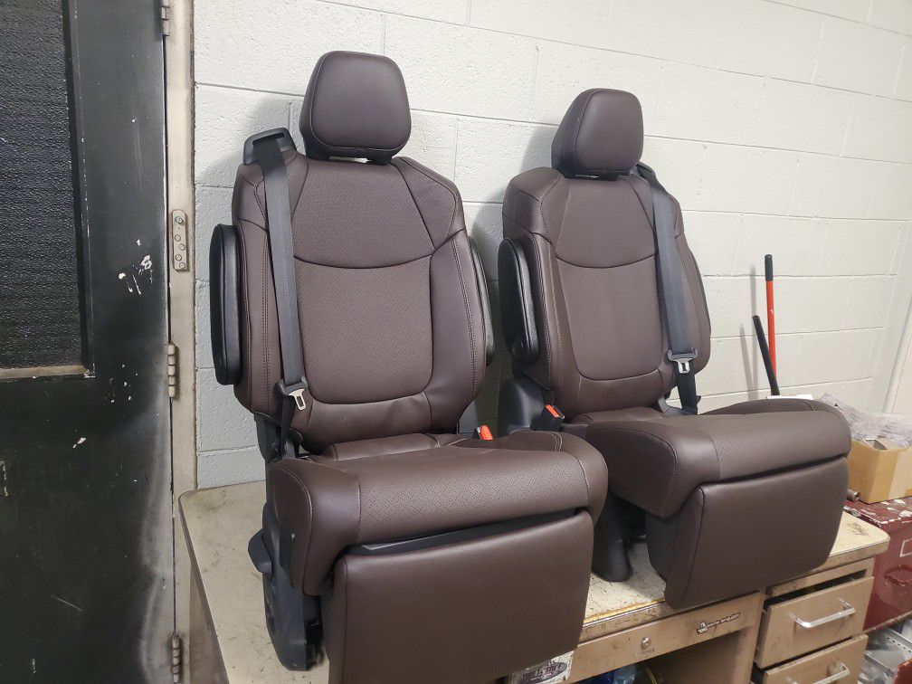 BRAND NEW BUCKET SEATS RECLINERS BROWN LEATHER 