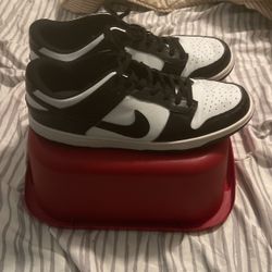 Nike Panda Dunks 