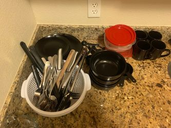 *MOVING SALE* Assorted cooking ware