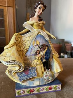 Disney Tradition Showcase Collection - Belle