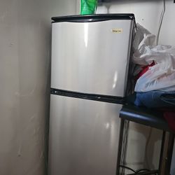 Magic Chef Refrigerator