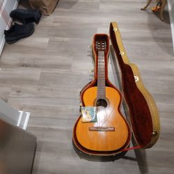 Classical Guitar With Case And Free Package Of Strinfs