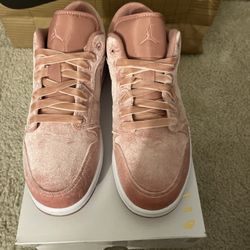 Women air Jordan 1 Low SE rust pink DQ8396-600  Size W 10.5 / mens 9 no Lid