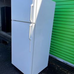 Refrigerator in excellent condition🧊