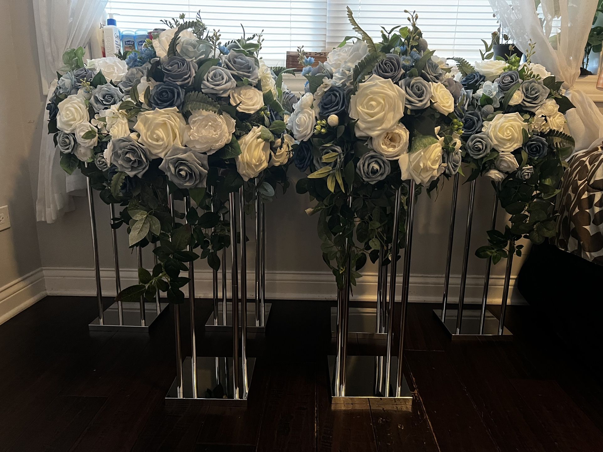 Ling’s Moment Centerpiece Flowers