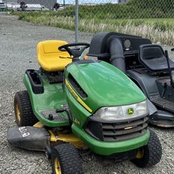 John Deere LA115 - Low Hours 