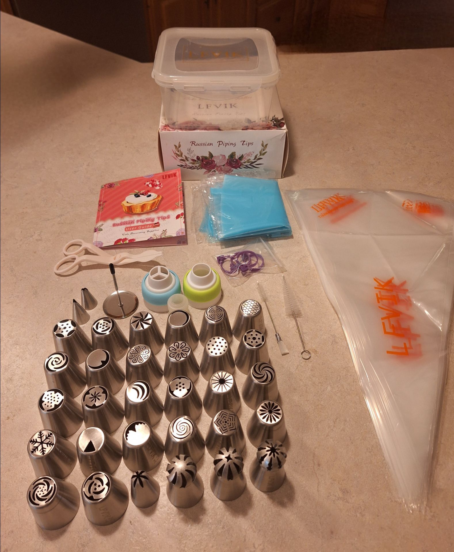 Baking set 93 pcs Piping tips +bags+more