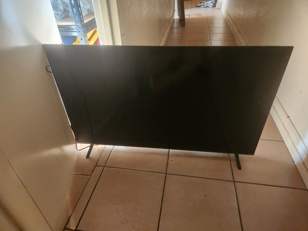 43" TCL TV With Roku Remote