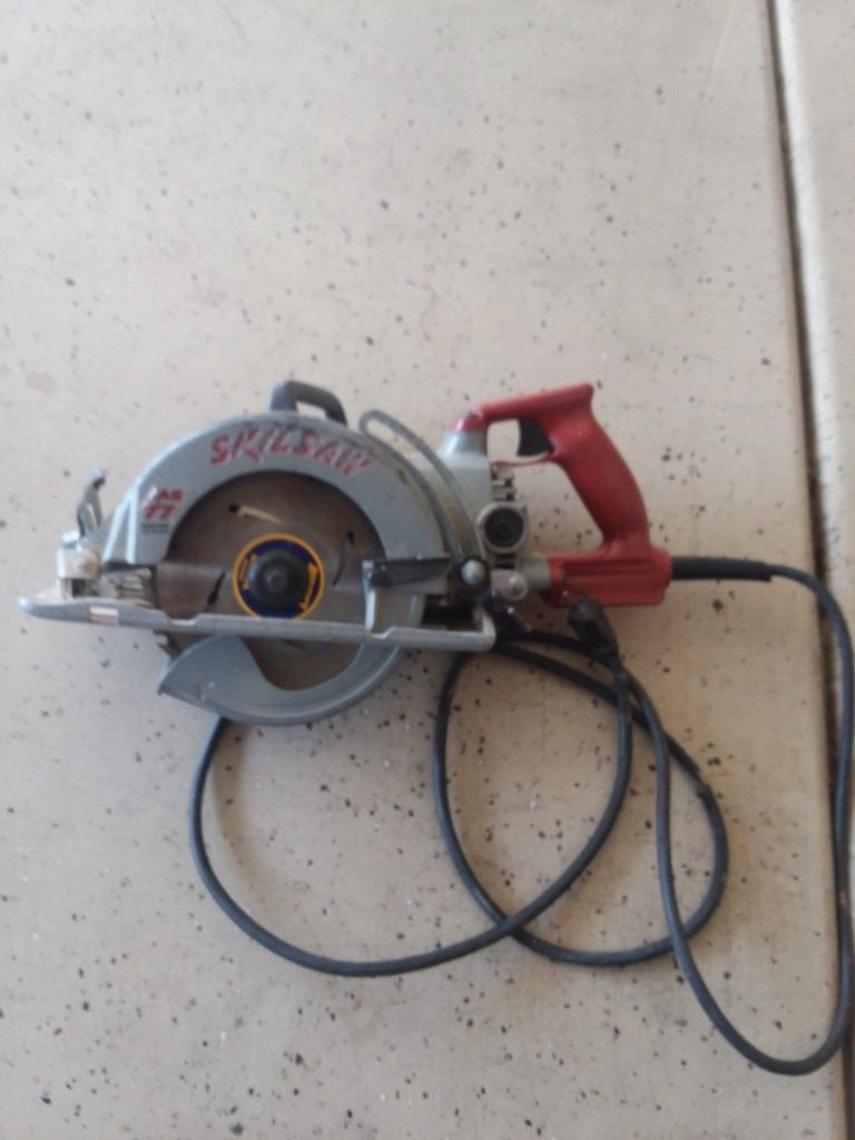 Electric hand saw. Magnum 77 skilsaw