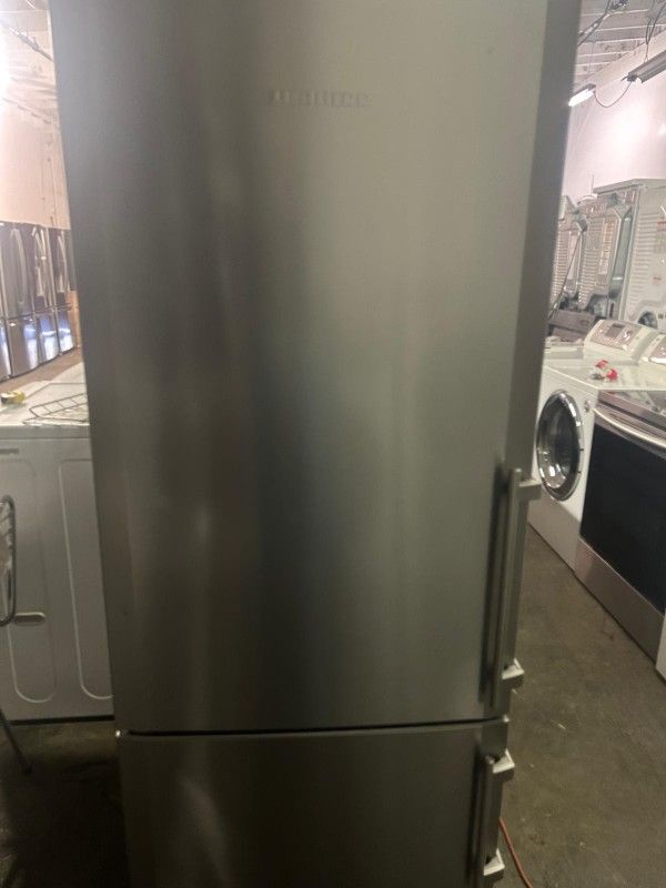 LIEBHERR Bottom Freezer Refrigerator (24 Inch)