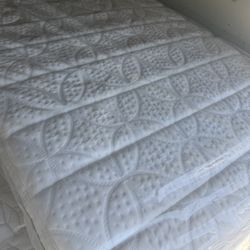 Queen Size Bed Mattress Infinity Hybrid Cool Luxury Medium Plush Cooling Serta Sealy Beautyrest Black Purple Restore Saatva Avocado Nectar Helix Caspe