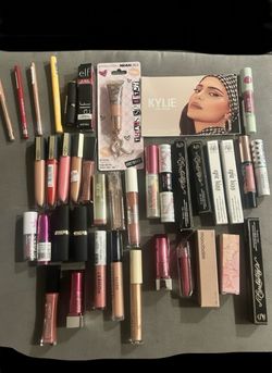 Lipstick And Glosses Bundle