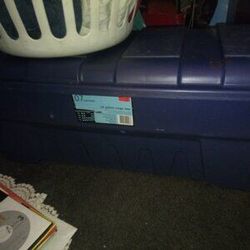 (C 2007 Rubbermaid Target Brand's blue gray storage bin plastic complete 30 1/2'

Used Target Brand Rubbermaid