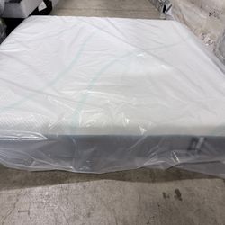 SALE 🎉King Mattress Tempurpedic Adapt Medium 🎉