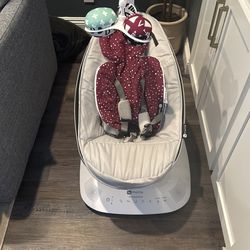 4MOMS MamaRoo NEW Design And newest Version 
