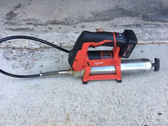 Milwaukee grease gun with m12 battery