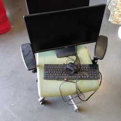 24 Inch Dell Monitor Keyboard Chair Bundle