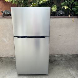 Insignia Refrigerator Stainless Steel 21cu Ft 33x31x66✋ 3 MONTHS WARRANTY 