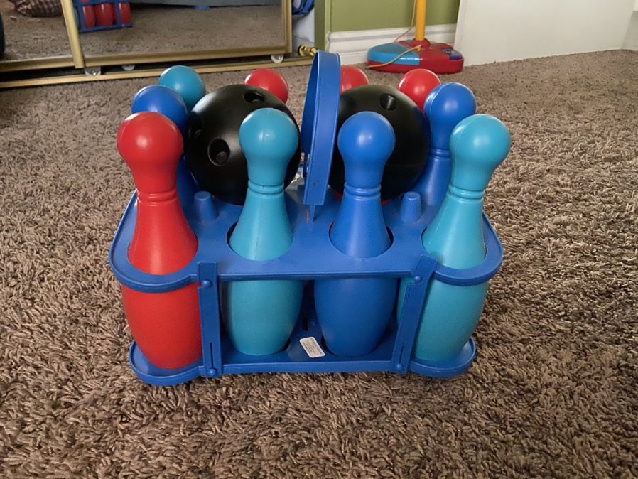 Kids plastic toy bowling set