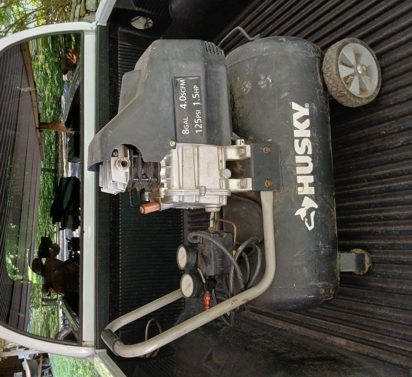 Husky 8gal Air Compressor, Works Great 