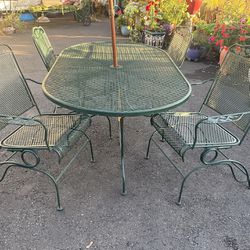 Nice Patio Table And 4 Rocking Chairs