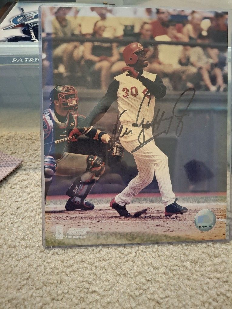 Ken Griffey Jr Autographed 8x10