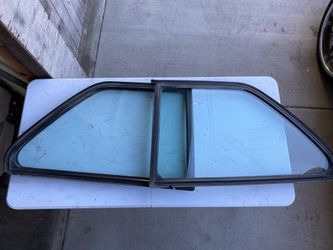 E30 Quarter Glass with Rubber Seal (90-91 only)