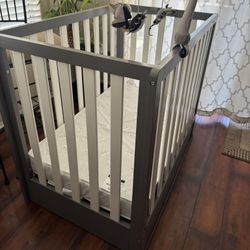Carter’s mini crib