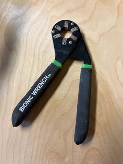 Bionic Wrench