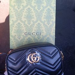 
GUCCI GG Marmont Quilting Shoulder Bag 