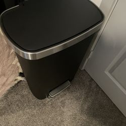 Trash Can W/ foot Pedal