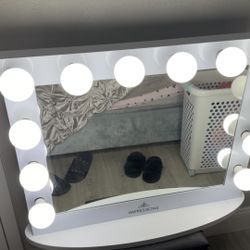 impressions vanity mirror ( white/used )