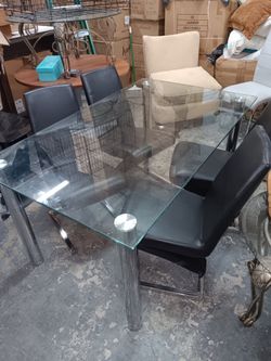 Table and chairs set