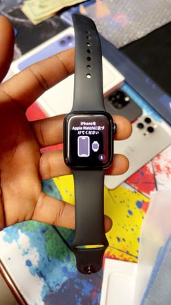 Apple iWatch SE 40MM With Charger 