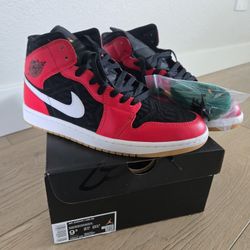 Air Jordan 1 Mid SE (DQ8417-006) – Size 9.5 Men / 11 Women – $100