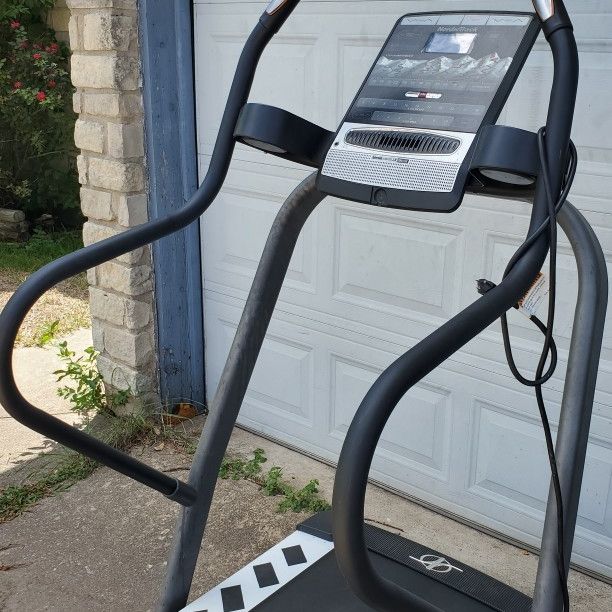 NordicTrack X3 Incline Trainer treadmill for Sale in Cedar Park