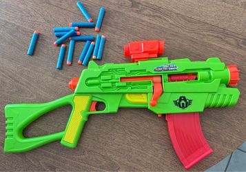 Nerf Gun with darts and scope