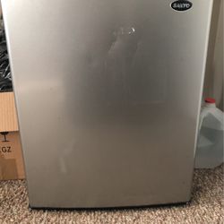 Sanyo Mini Fridge