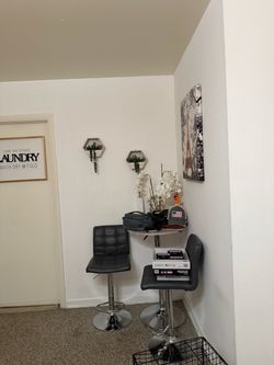 Console Table, mirror and small table with bars stoll