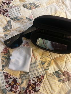 Maui Jim Black Sunglasses with Case