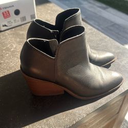 Lucky Brand Boots women’s. 