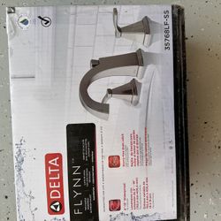 Delta Flynn Bathroom Faucet Set 