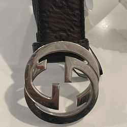 Gucci brown classic leather GG $329  buckle men’s beautiful Gucci belt. Classic Gucci monogram leather GG buckle. This streamline interlocking GG belt