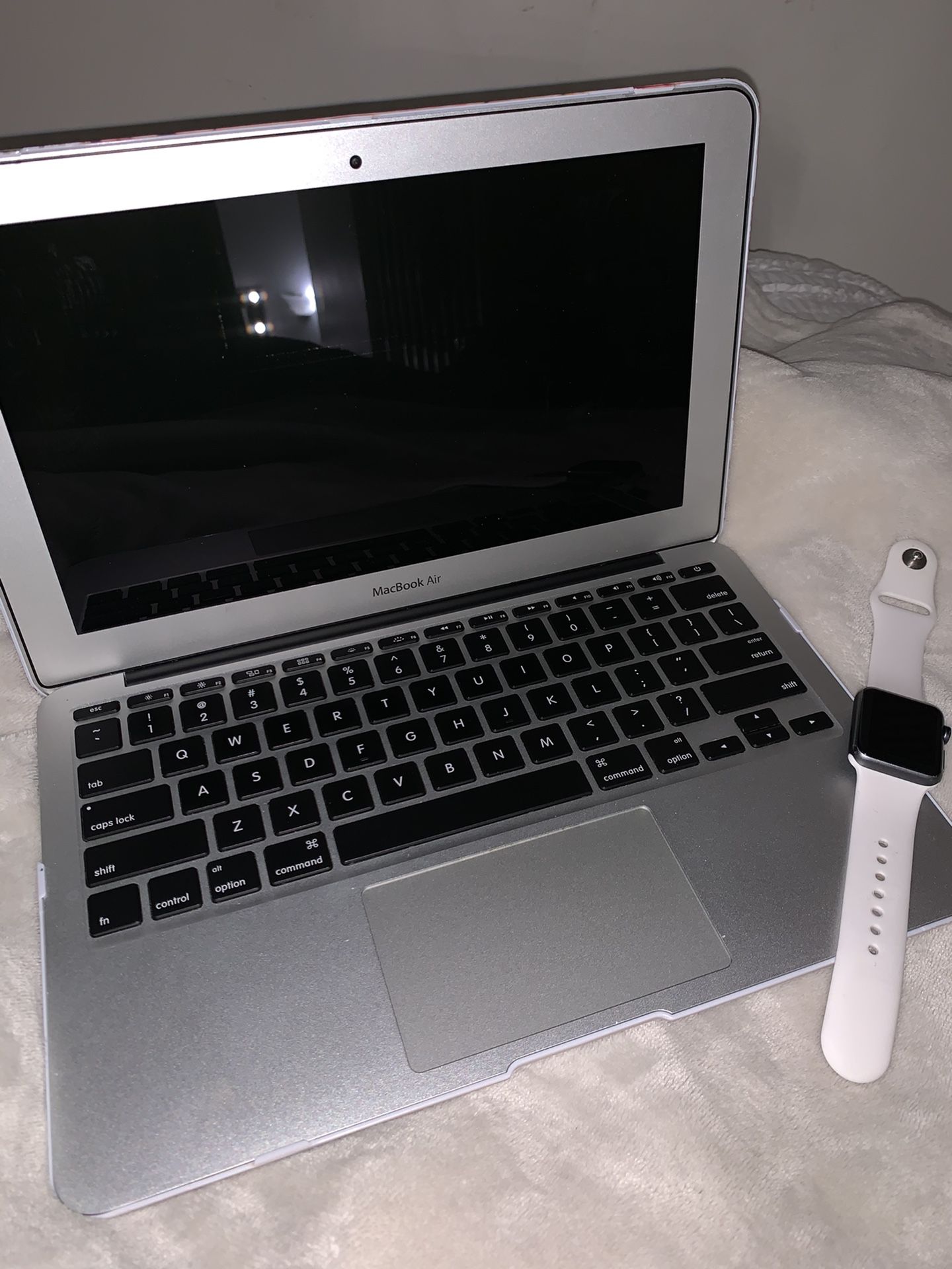 MacBook Air & Apple Watch
