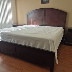 King Sized Bed Frame With 2 Nightstands And Bench