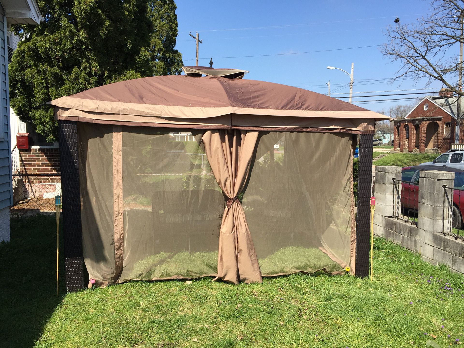 Way to start your holiday with family under this big beautiful canopy tent