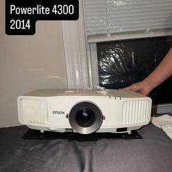 Epson PowerLite 4300 Projector – 4000 Lumens – Works Great