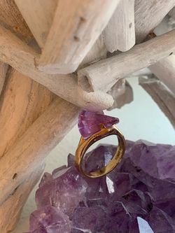 Vintage Purple stone ring, size 7, Great Condition
